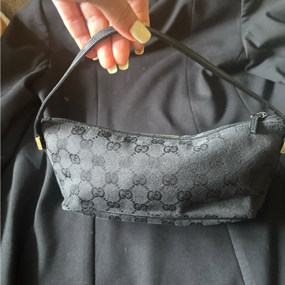 Gucci Black Shoulder Bag with Gold Hardware - Picture 6 of 7